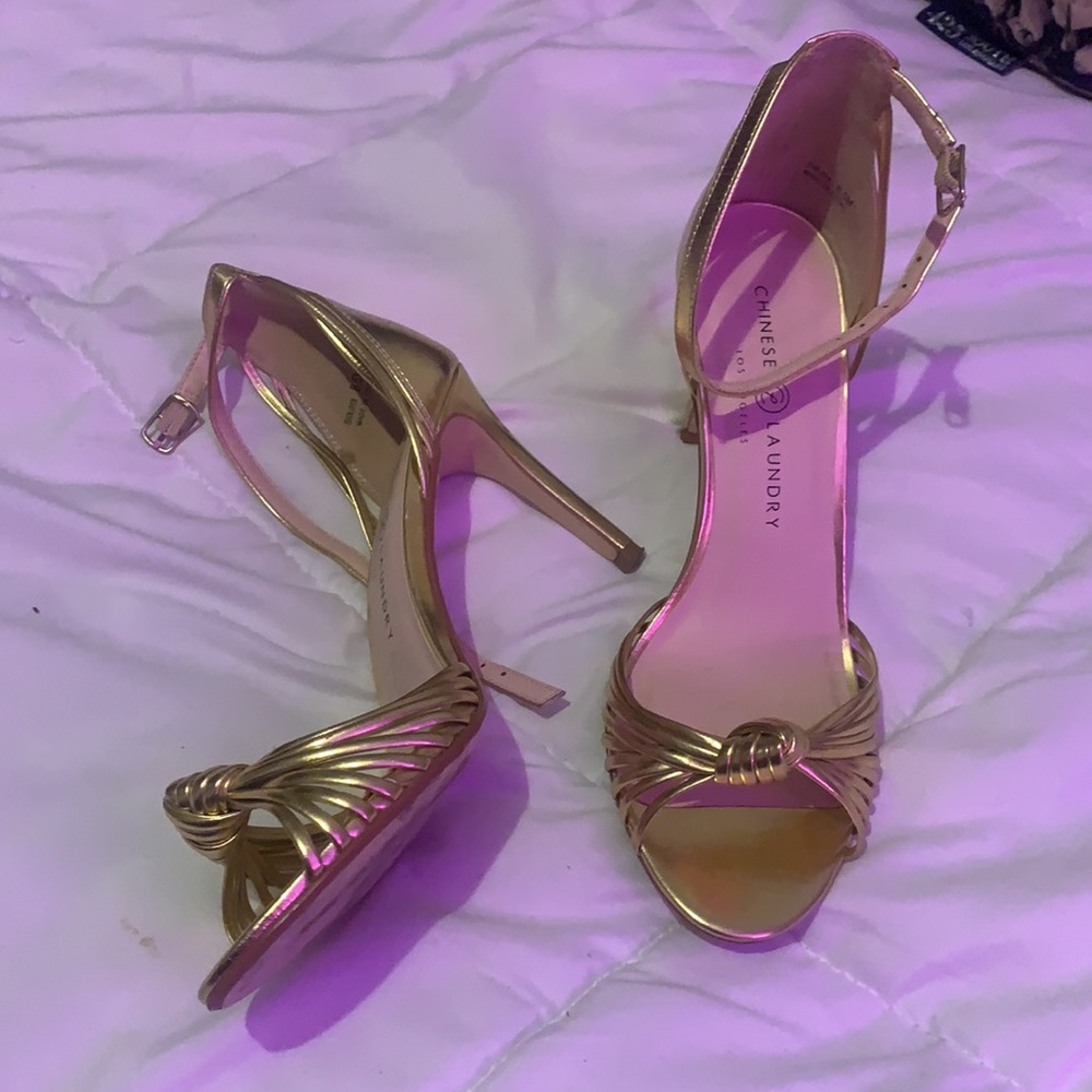 Twisted Gold Heels With Ankle Strap